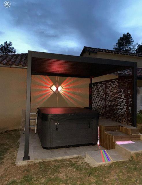 Gite Des Combes Blanches Avec Piscine Et Jacuzzi Frayssinet-le-Gélat Exteriör bild