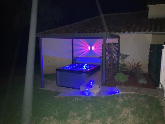 Gite Des Combes Blanches Avec Piscine Et Jacuzzi Frayssinet-le-Gélat Exteriör bild
