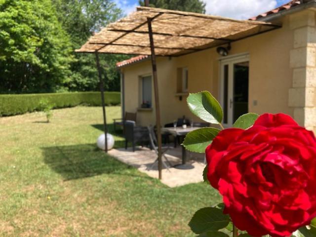 Gite Des Combes Blanches Avec Piscine Et Jacuzzi Frayssinet-le-Gélat Exteriör bild