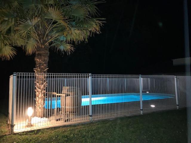 Gite Des Combes Blanches Avec Piscine Et Jacuzzi Frayssinet-le-Gélat Exteriör bild