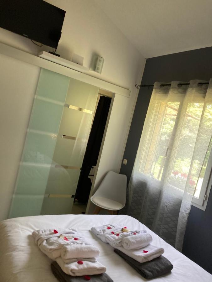 Gite Des Combes Blanches Avec Piscine Et Jacuzzi Frayssinet-le-Gélat Exteriör bild